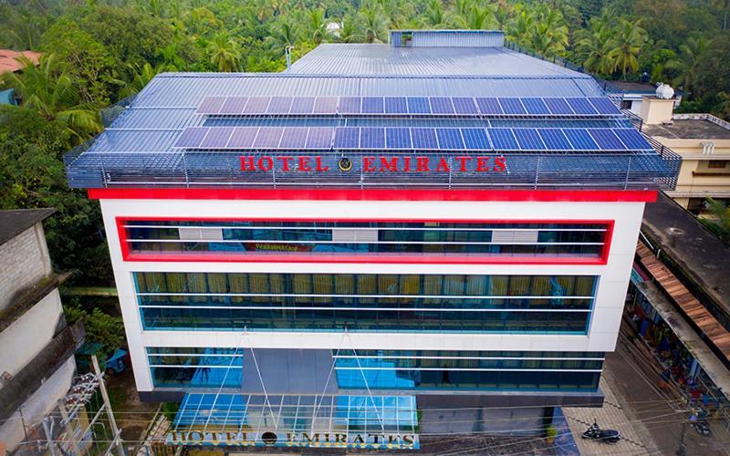 Hotel Emirates Kannangad Exterior foto